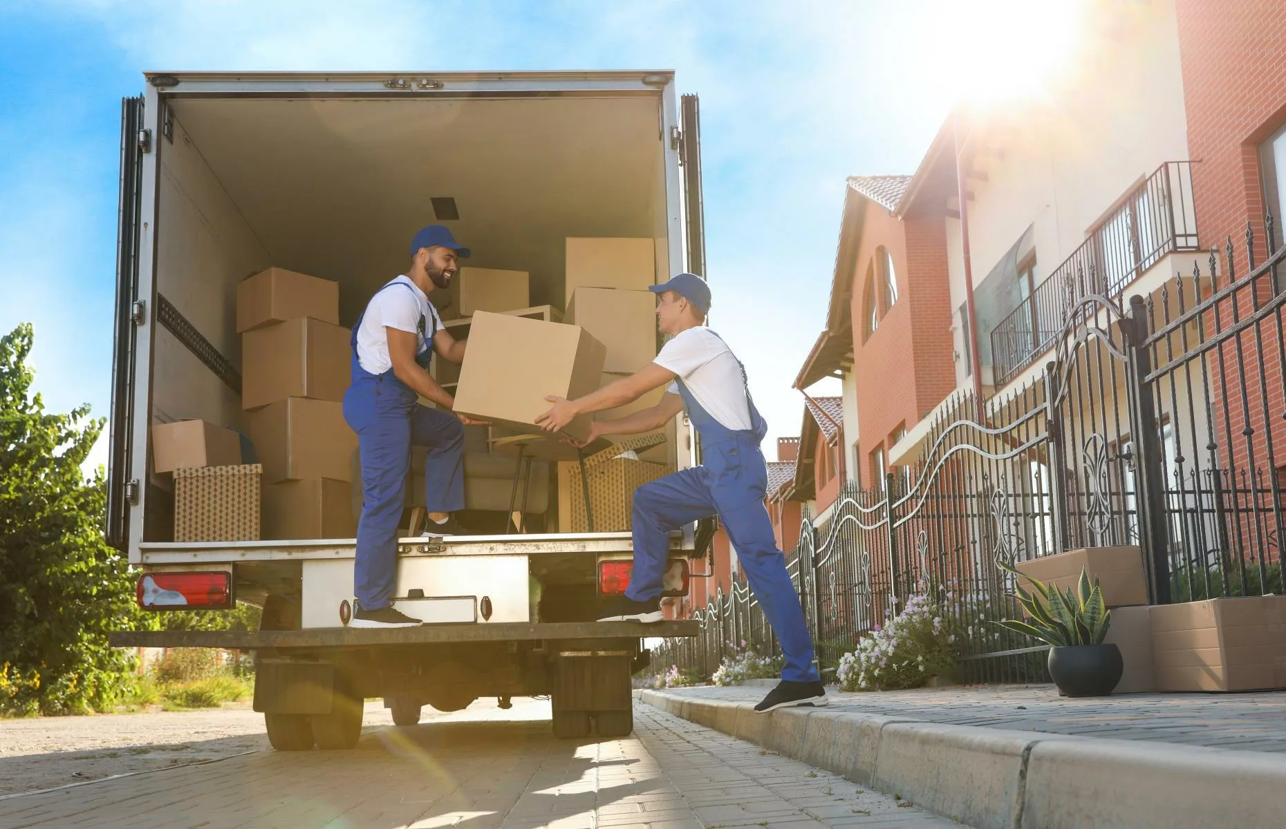 Expert Packing & Secure Transport for Your Residence
